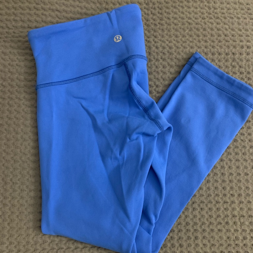 NWT LULULEMON CROP LEGGINGS - reversible!! Size 2